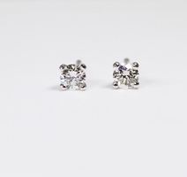 Love Lock 0.15carat Tiny Diamond Stud Earrings