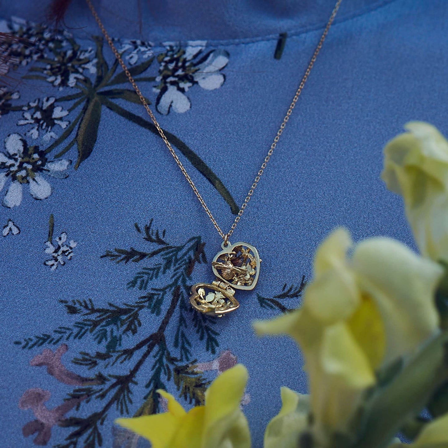 Alex Monroe 18ct Solid Yellow Gold The Beekeepers Hidden Bee Heart Locket