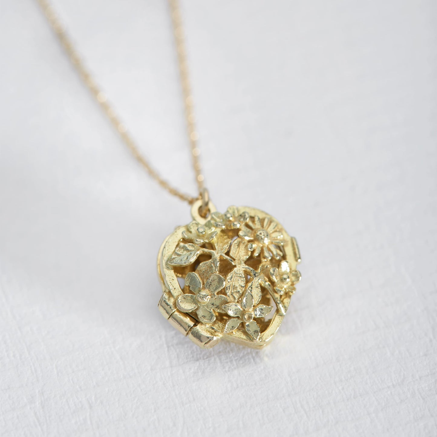 Alex Monroe 18ct Solid Yellow Gold The Beekeepers Hidden Bee Heart Locket