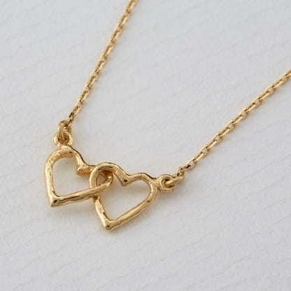 Alex Monroe 18 carat Yellow Solid Gold Teeny Tiny Linked Heart In-Line Necklace